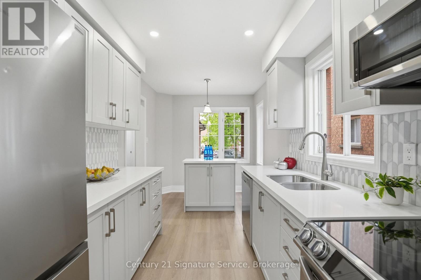 3811 Densbury Drive, Mississauga, Ontario  L5N 6Z3 - Photo 7 - W13169884