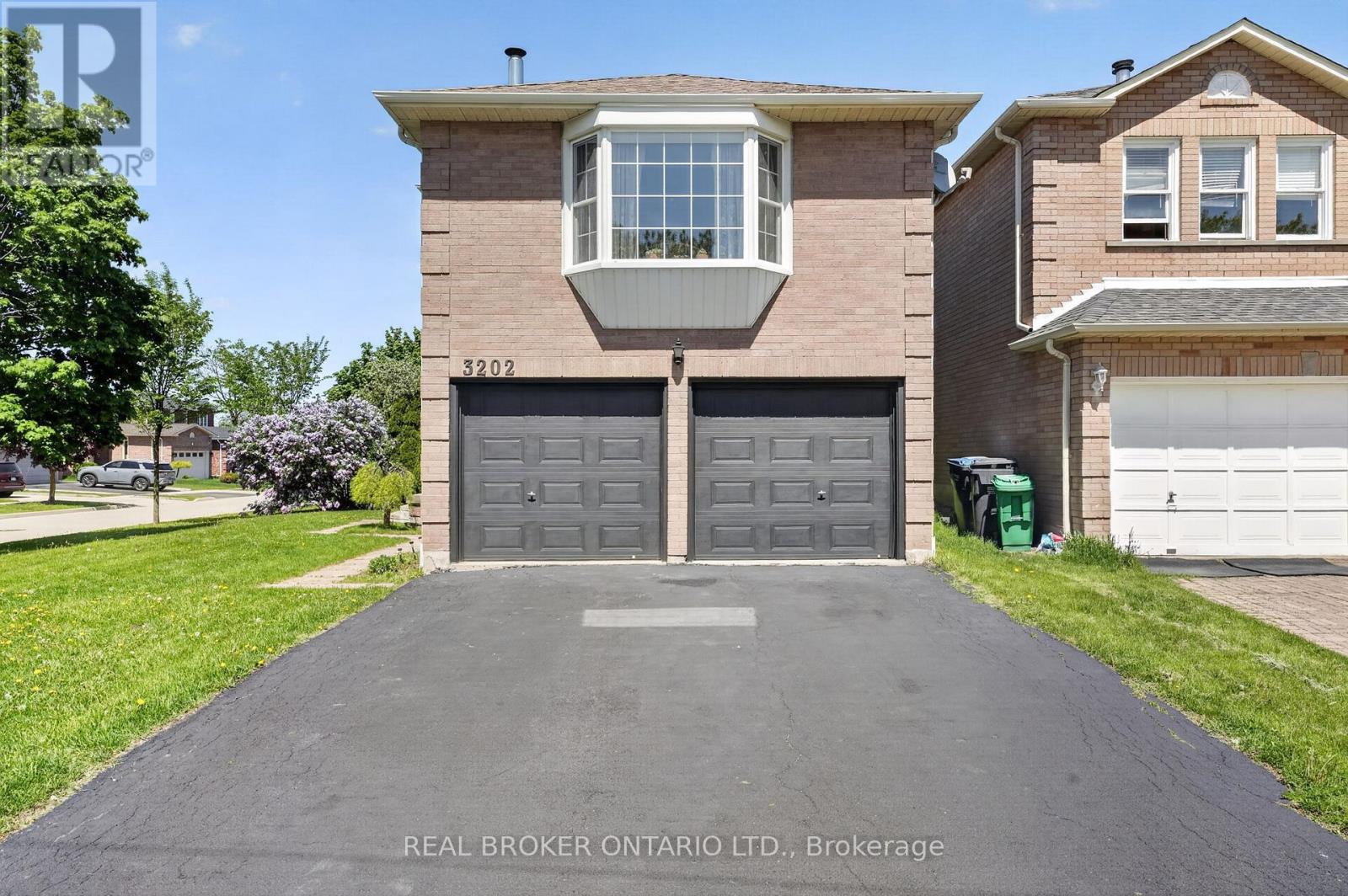 3202 Shadetree Drive, Mississauga, Ontario  L5N 6P4 - Photo 2 - W13169902