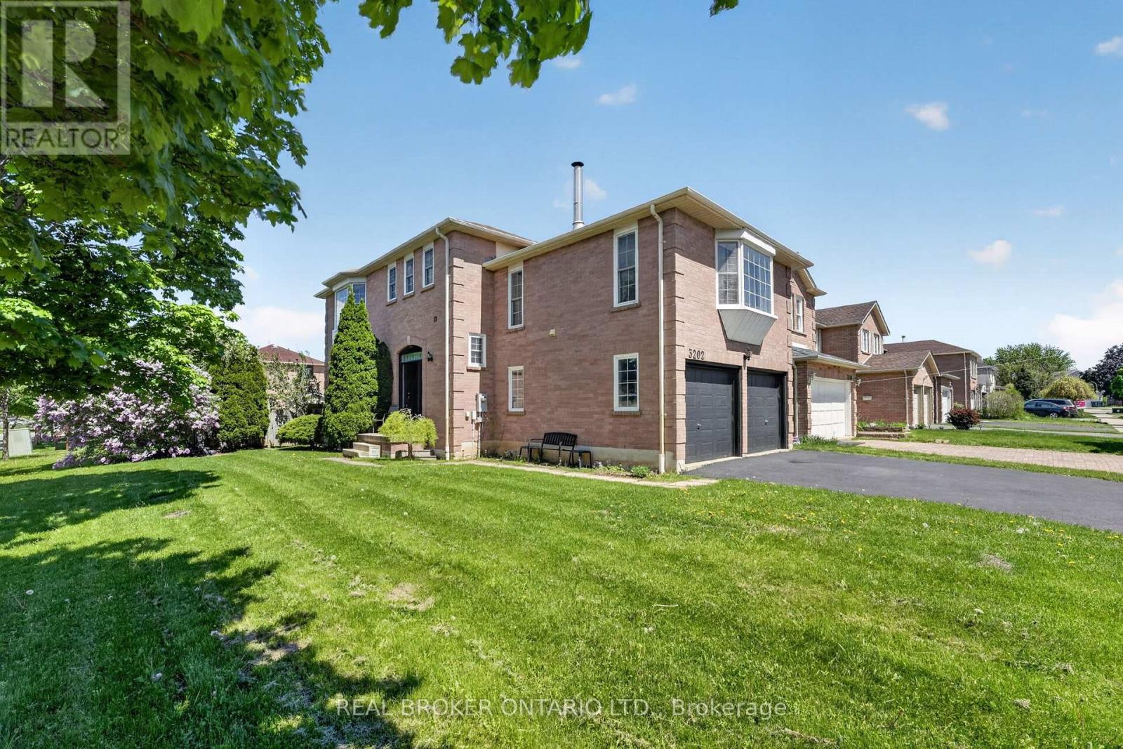 3202 Shadetree Drive, Mississauga, Ontario  L5N 6P4 - Photo 3 - W13169902