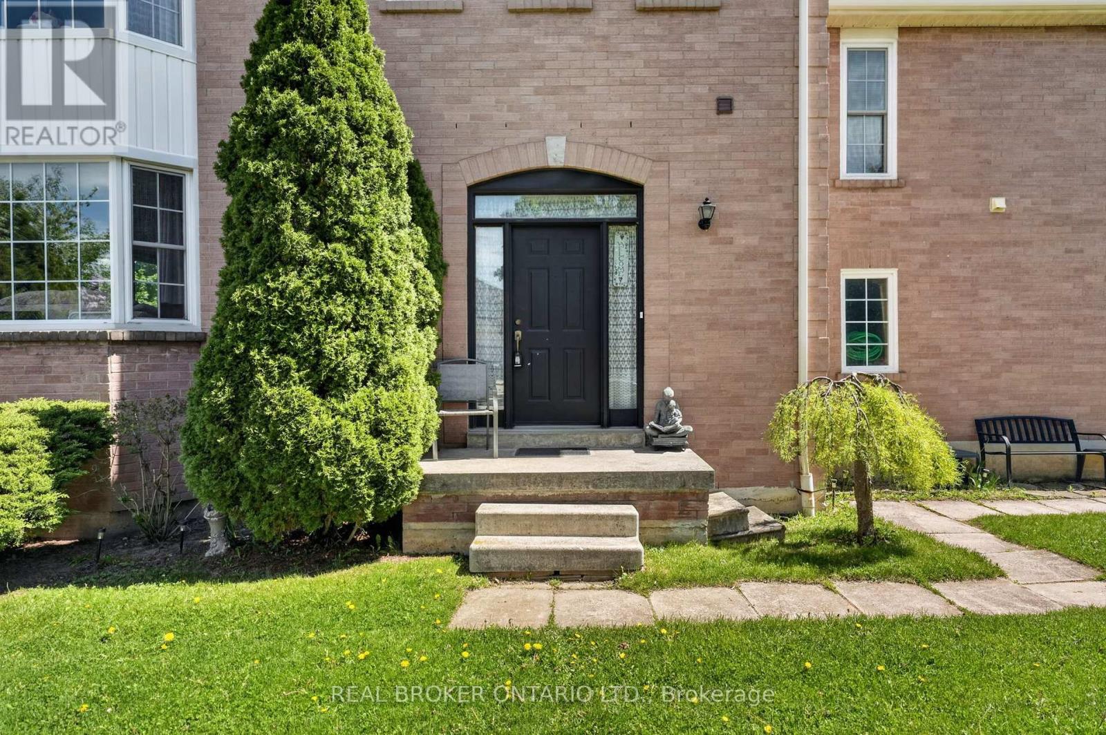 3202 Shadetree Drive, Mississauga, Ontario  L5N 6P4 - Photo 4 - W13169902