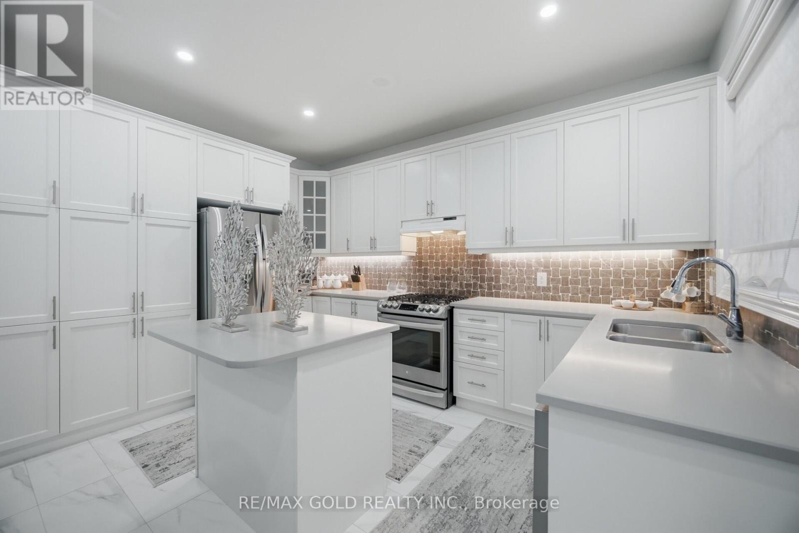 11 Sinatra Street, Brampton, Ontario  L6R 4B3 - Photo 9 - W13169916