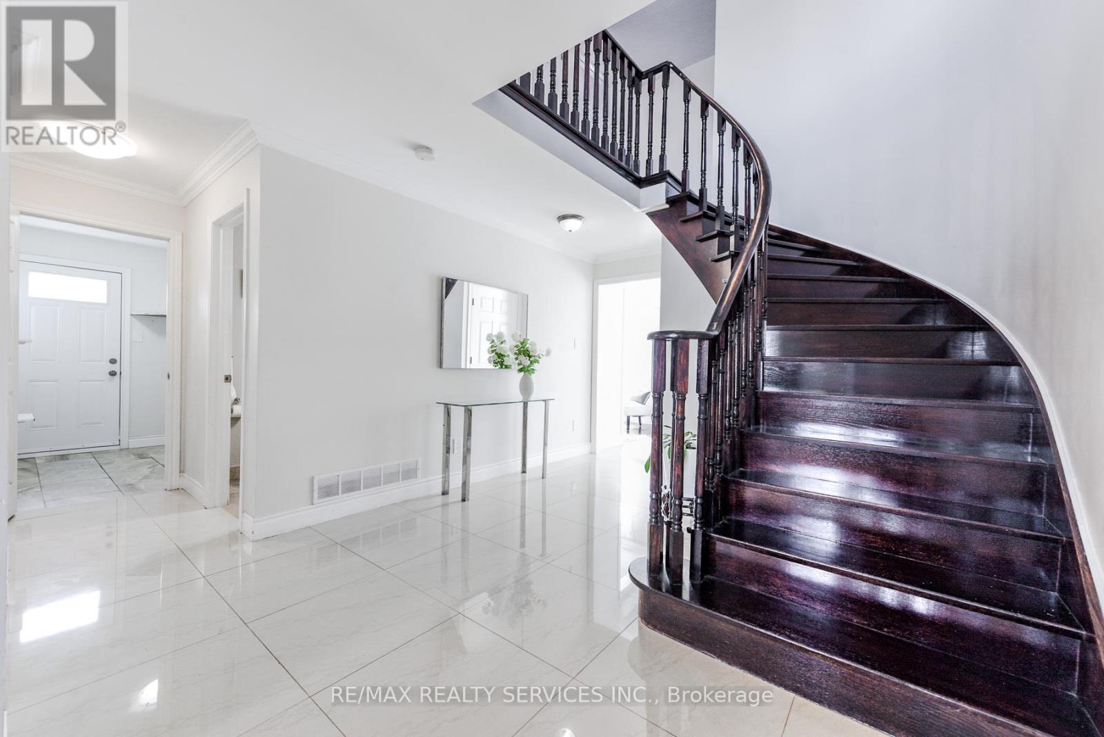 10 St Mark Place, Brampton, Ontario  L6X 3W5 - Photo 11 - W13169934
