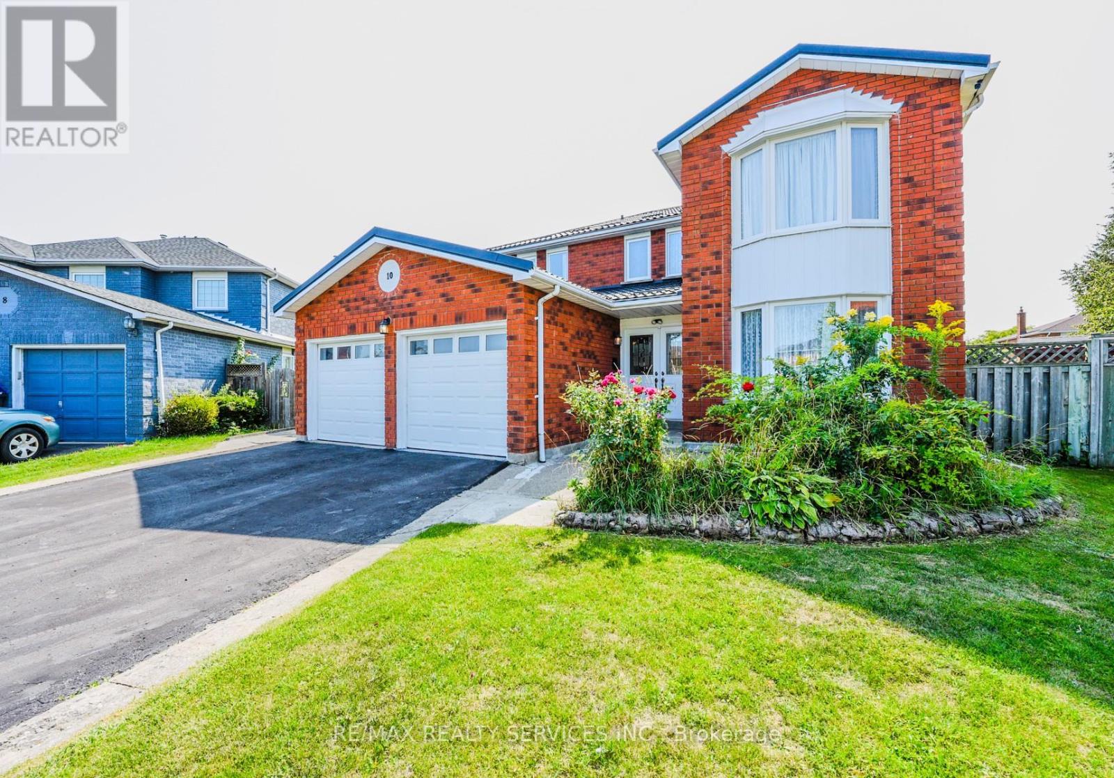 10 St Mark Place, Brampton, Ontario  L6X 3W5 - Photo 2 - W13169934