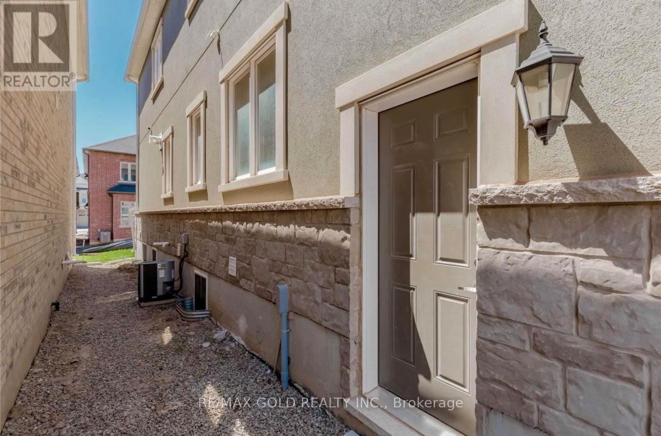 3352 Vernon Powell Drive, Oakville, Ontario  L6H 0Y4 - Photo 2 - W13169976