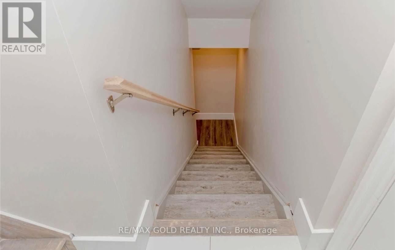 3352 Vernon Powell Drive, Oakville, Ontario  L6H 0Y4 - Photo 3 - W13169976