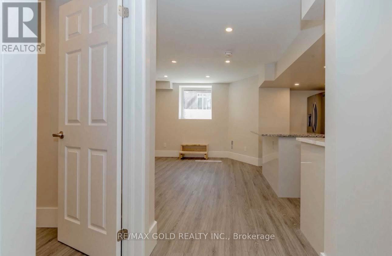 3352 Vernon Powell Drive, Oakville, Ontario  L6H 0Y4 - Photo 5 - W13169976