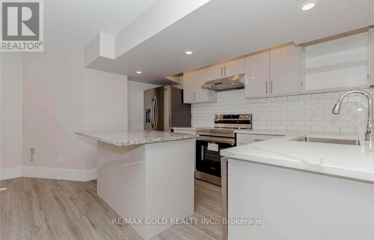 3352 Vernon Powell Drive, Oakville, Ontario  L6H 0Y4 - Photo 6 - W13169976