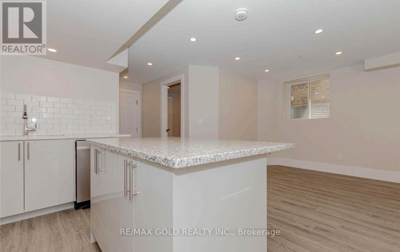3352 Vernon Powell Drive, Oakville, Ontario  L6H 0Y4 - Photo 9 - W13169976