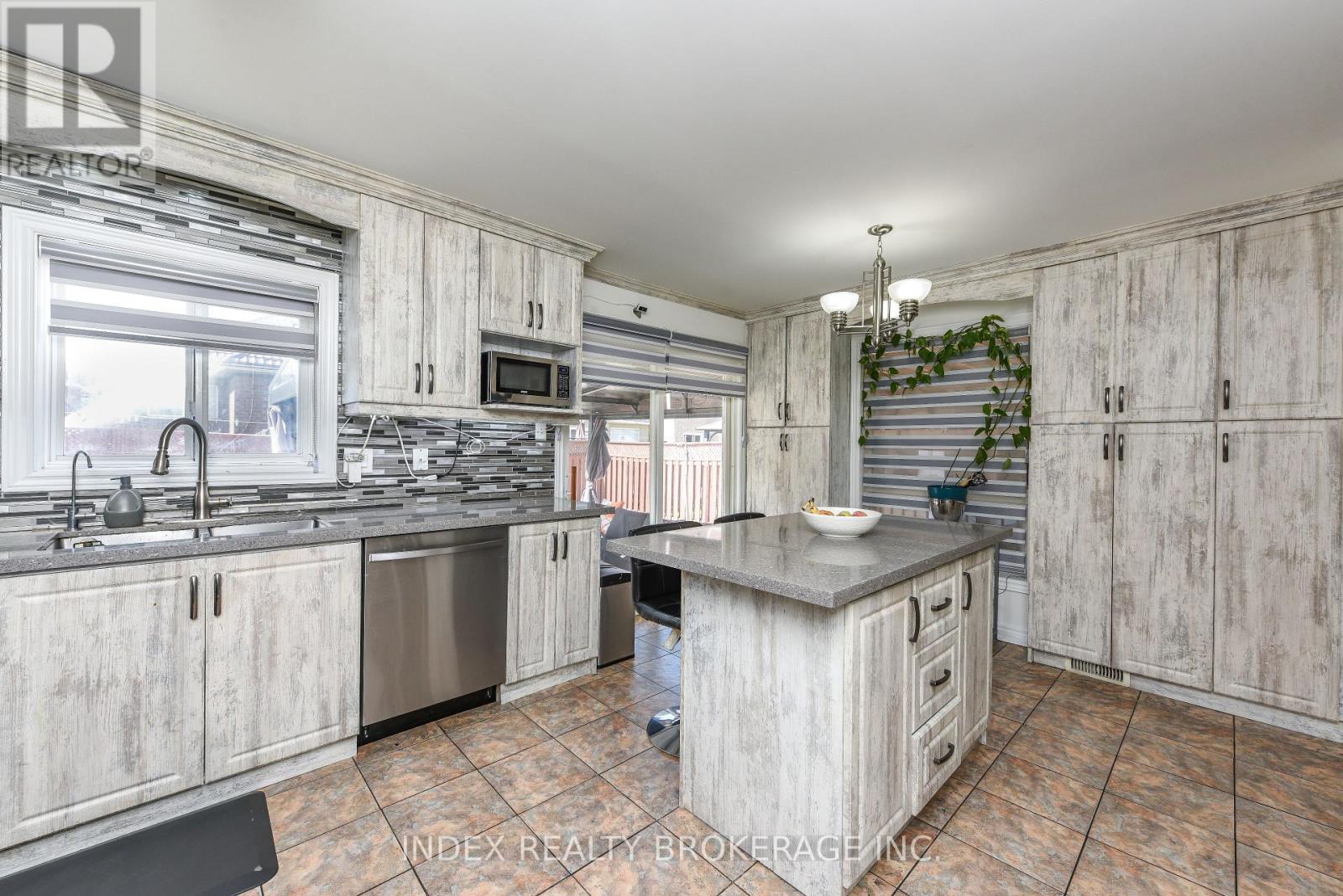 54 Dwellers Road, Brampton, Ontario  L6X 5C1 - Photo 11 - W13169978