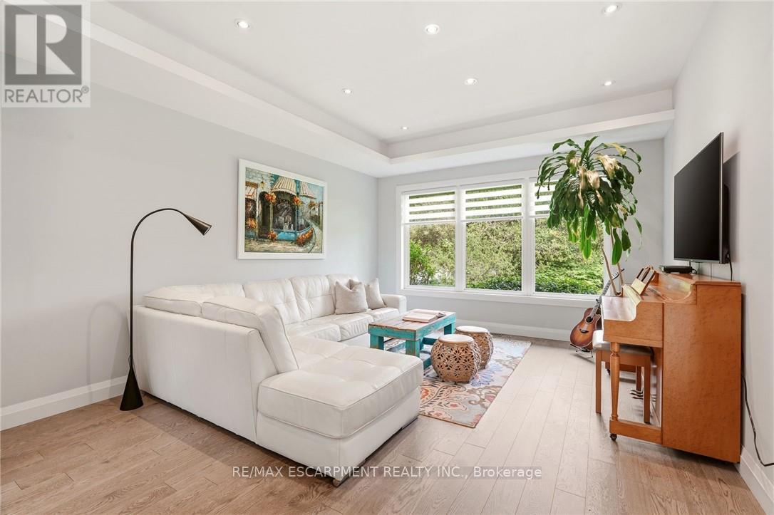2074 Rebecca Street, Oakville, Ontario  L6L 2A2 - Photo 8 - W13170006