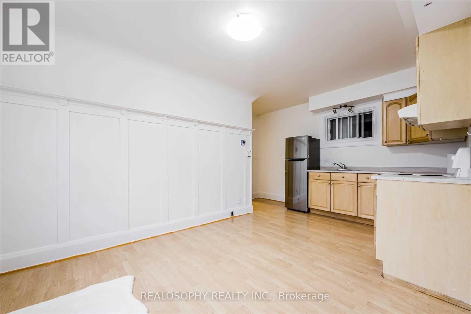 66 Dorval Drive, Toronto, Ontario  M6P 2B6 - Photo 4 - W13170020