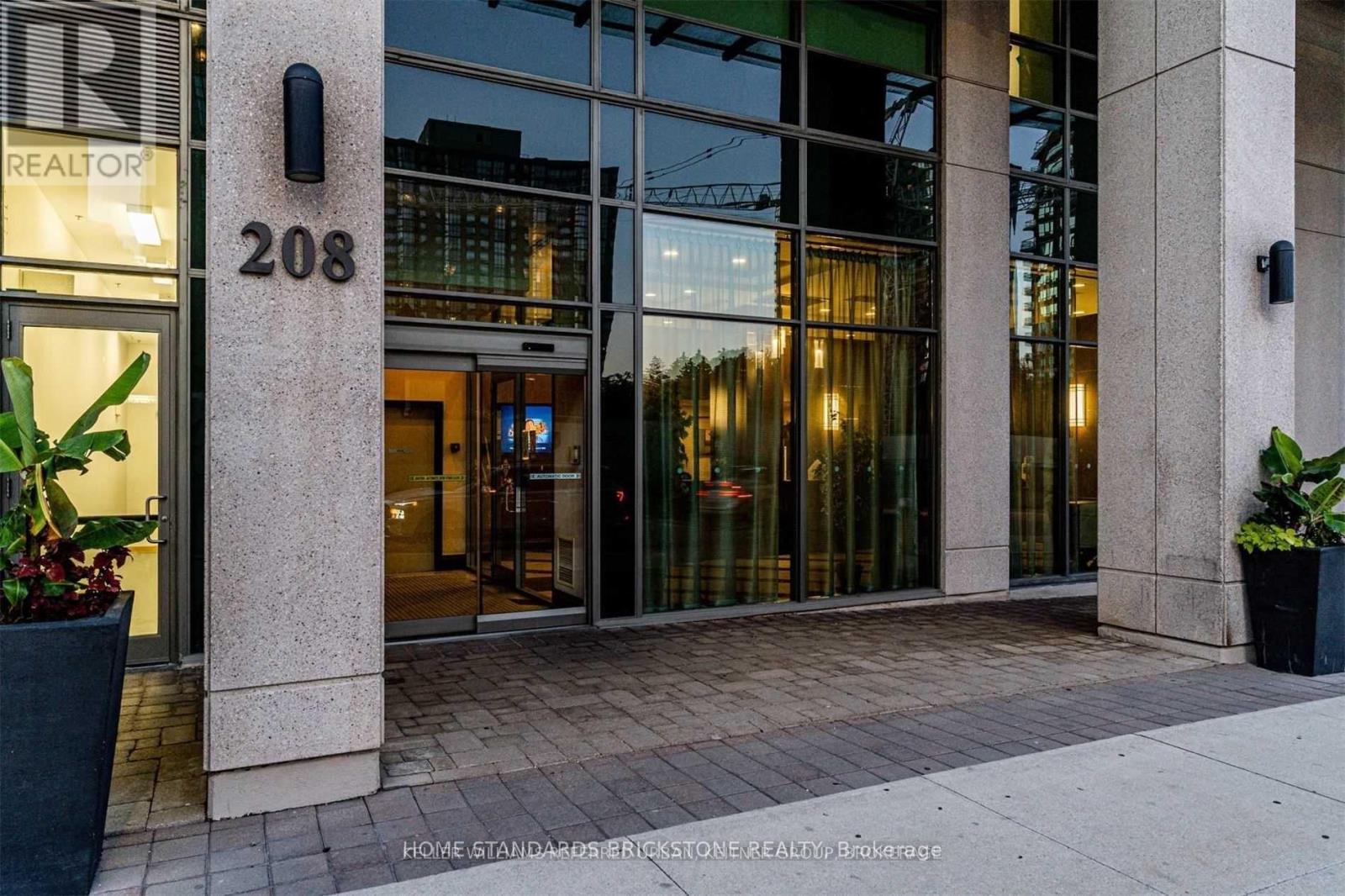 2905 - 208 Enfield Place, Mississauga, Ontario  L5B 0G8 - Photo 2 - W13170074