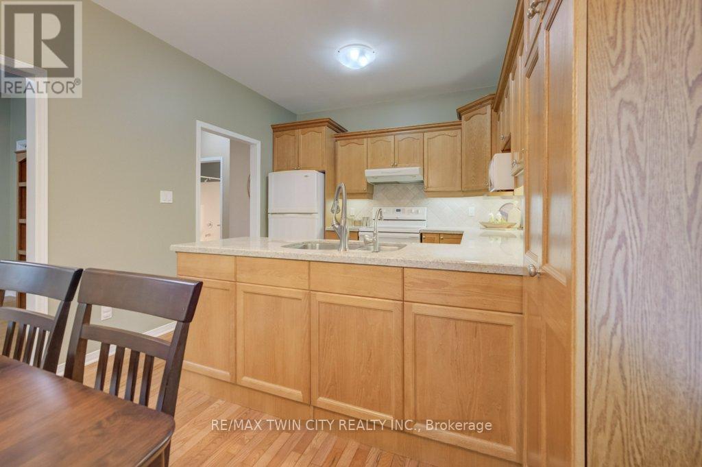 13 - 545 Laurelwood Drive, Waterloo, Ontario  N2V 2R4 - Photo 13 - X13169988
