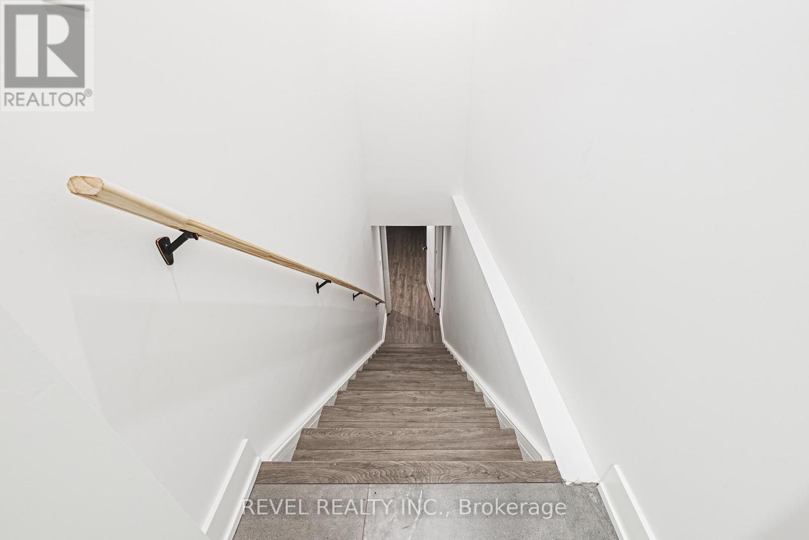 1127 Main Street E, Hamilton, Ontario  L8M 1P2 - Photo 11 - X13170056