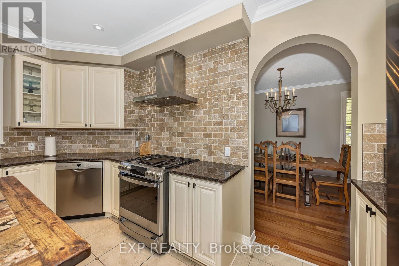 28 Sachs Forest Place, Ottawa, Ontario K2G 6V2 - Photo 2 - X13170126