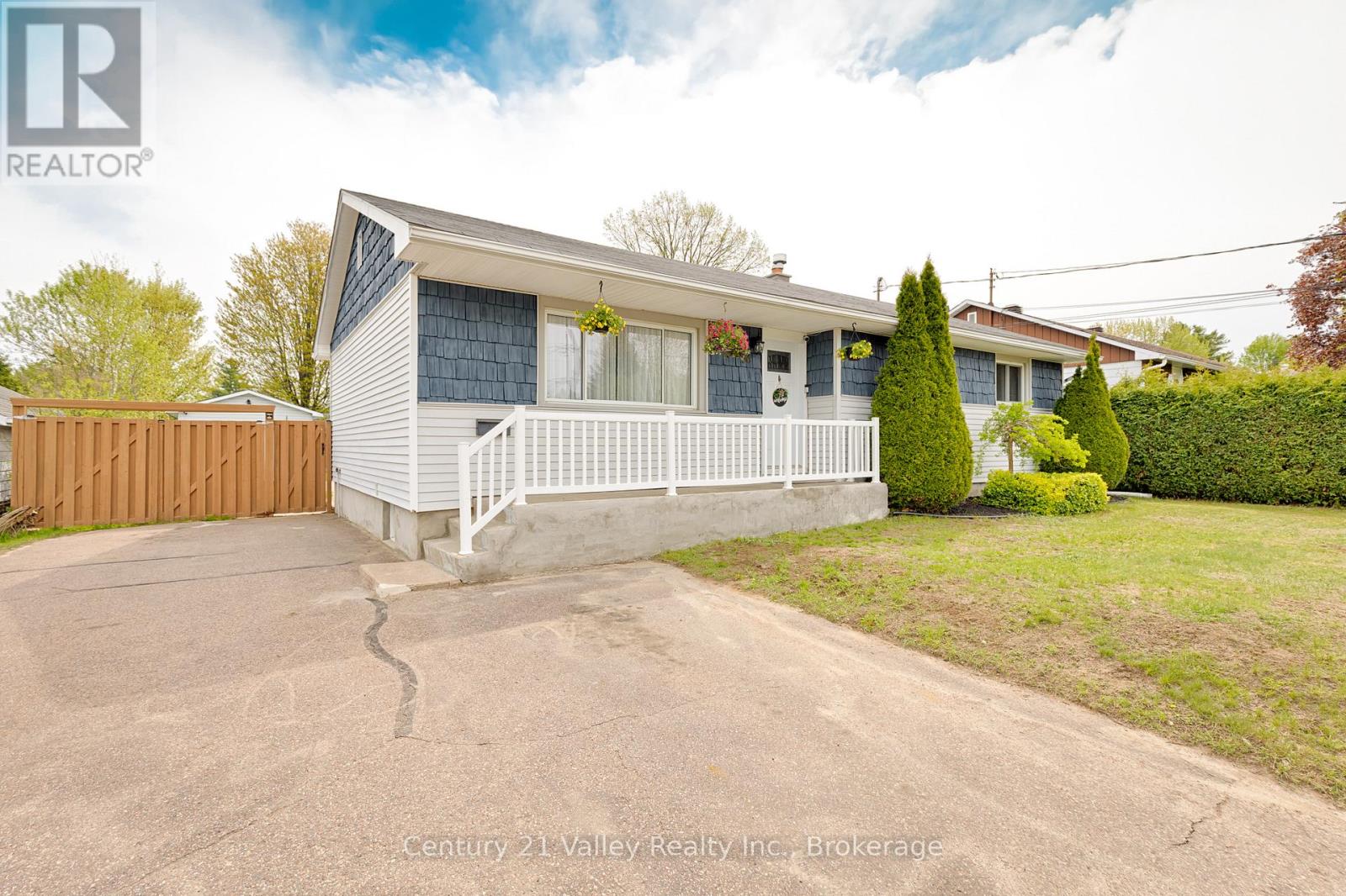 36 Mary Street, Petawawa, Ontario  K8H 1R9 - Photo 2 - X13170170
