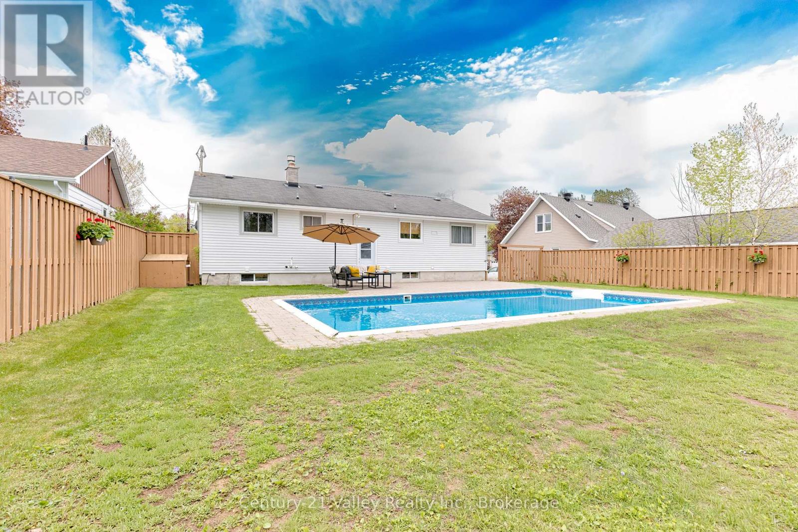 36 Mary Street, Petawawa, Ontario  K8H 1R9 - Photo 5 - X13170170