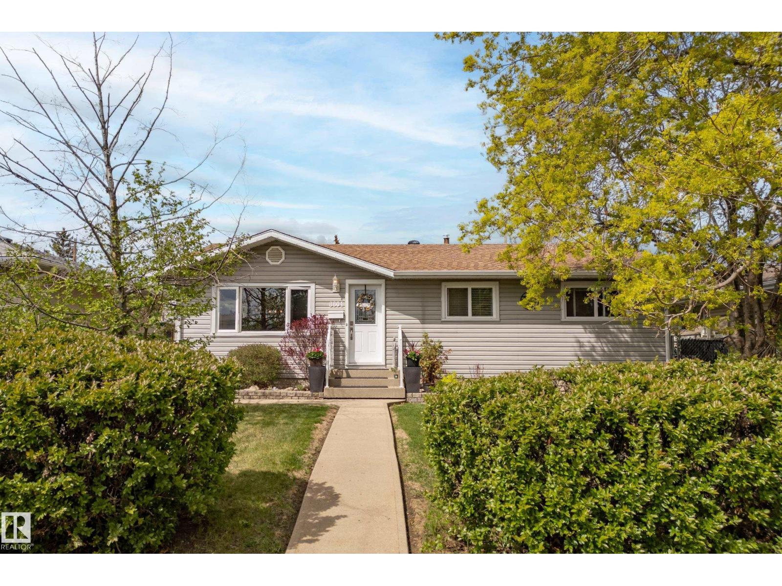 8804 136 Av Nw, Edmonton, Alberta  T5E 1V4 - Photo 1 - E4489819
