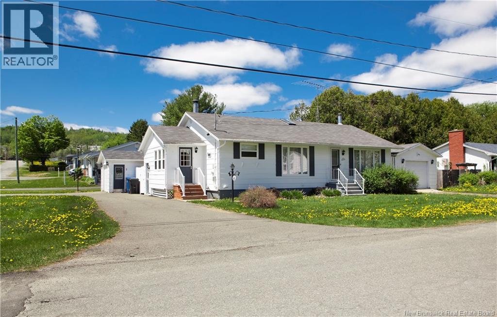 148 Wentworth Street, Woodstock, New Brunswick  E7M 2Z8 - Photo 3 - NB140131