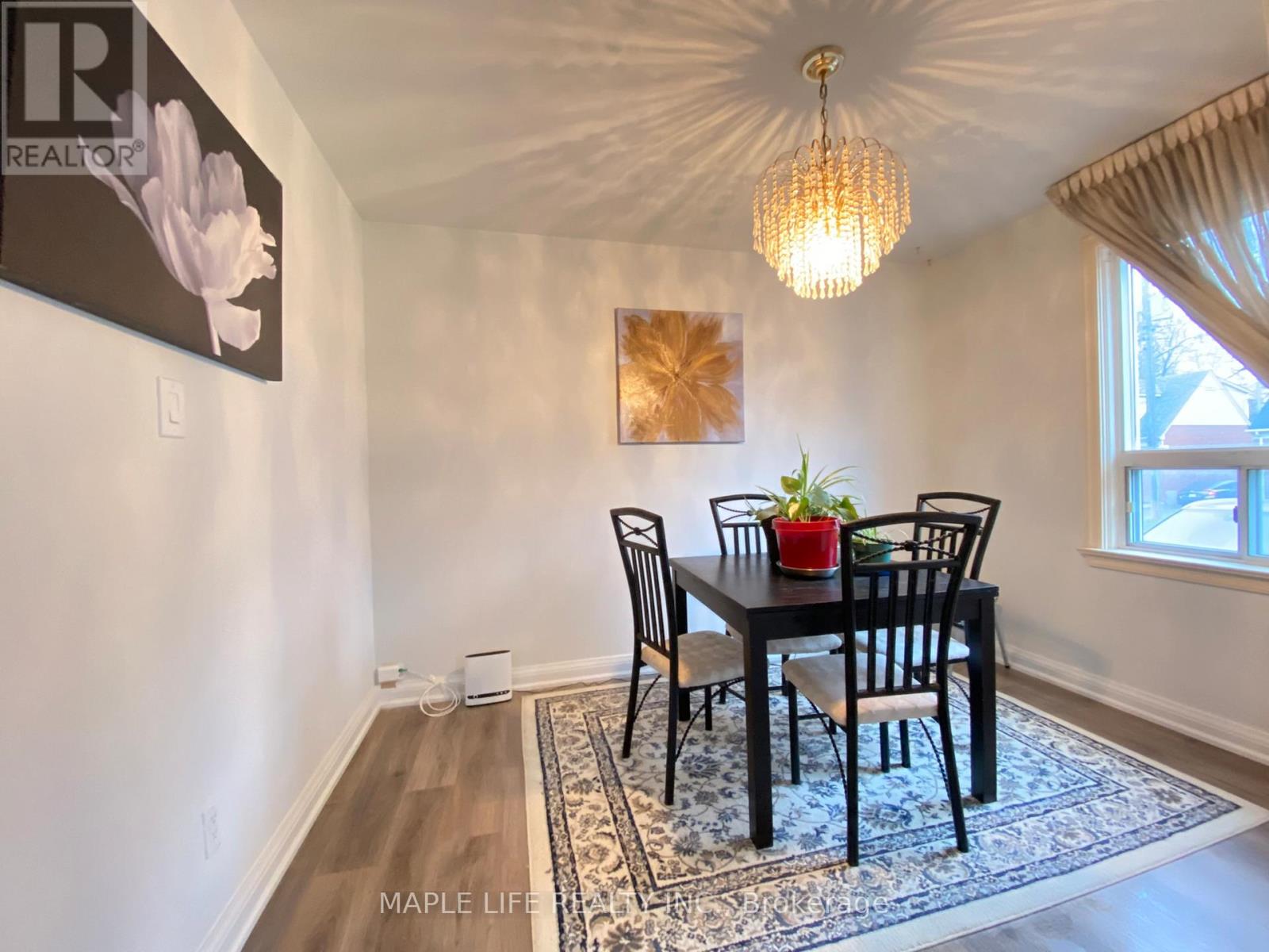 16 Lyndale Drive, Toronto, Ontario  M2N 2Y1 - Photo 6 - C13170104