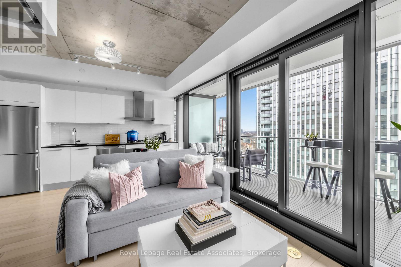 3102 - 224 King Street W, Toronto, Ontario  M5H 0A6 - Photo 2 - C13170128