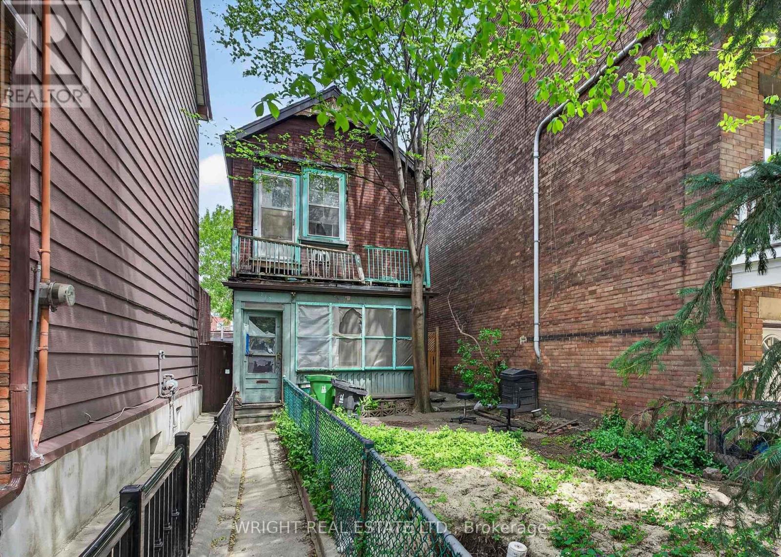 239 MANNING AVENUE, Toronto, Ontario