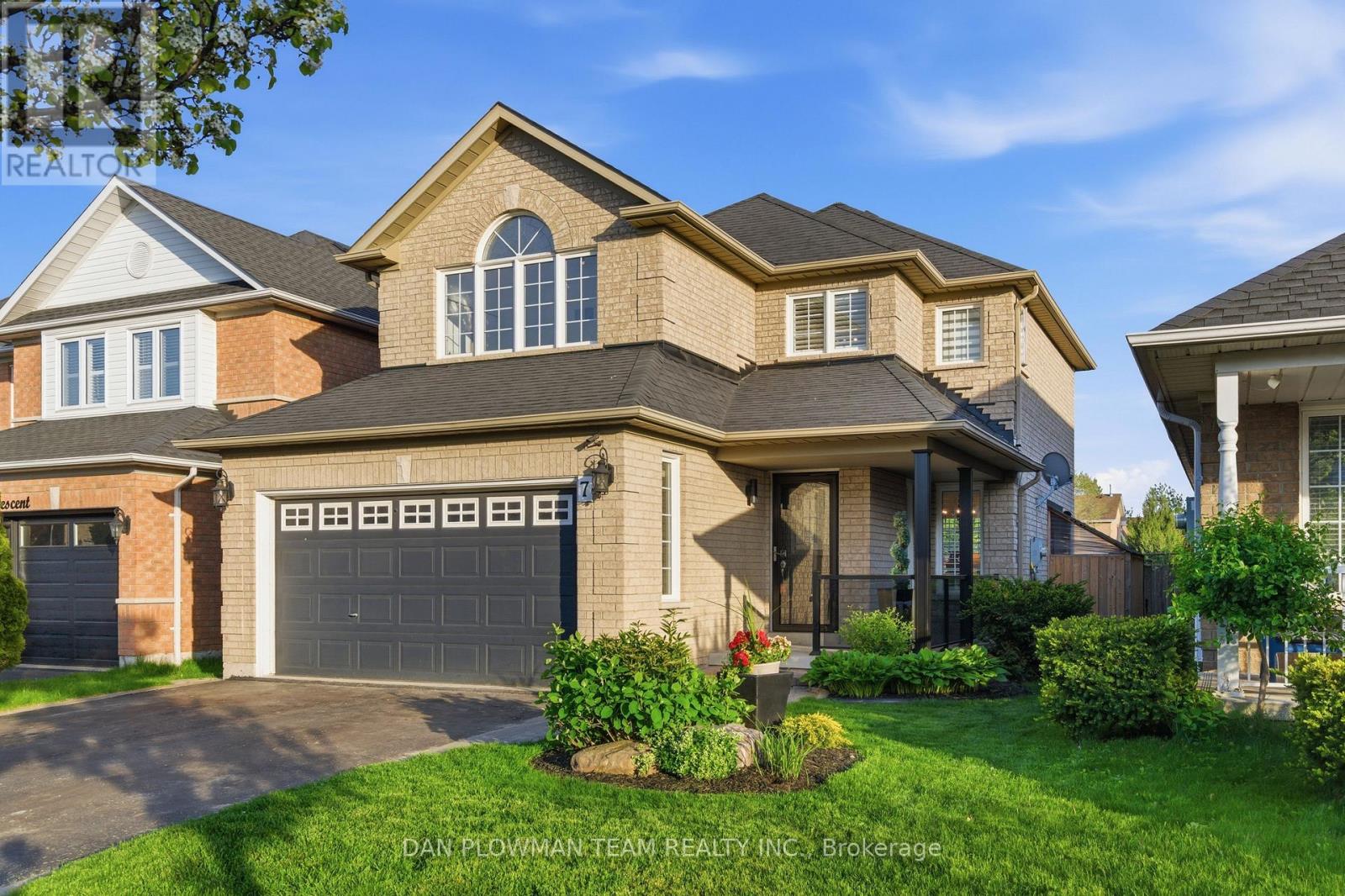 7 TREEN CRESCENT, Whitby, Ontario