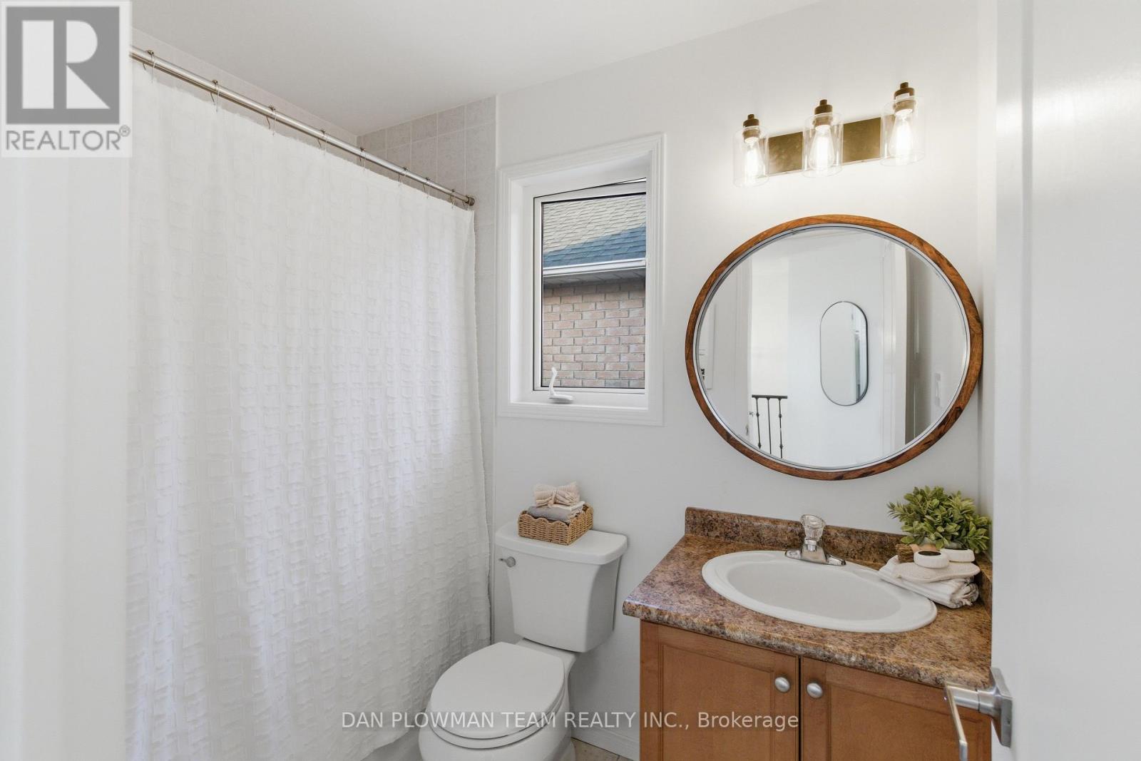7 Treen Crescent, Whitby, Ontario  L1R 3C7 - Photo 30 - E13170182