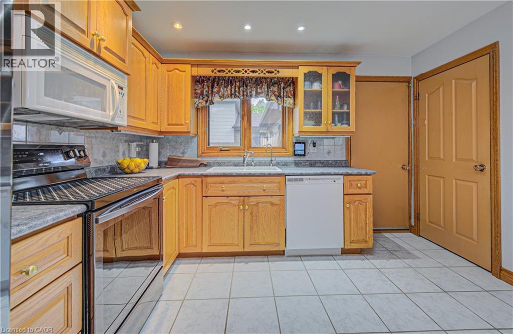 119 Martinglen Crescent, Kitchener, Ontario N2E 2A3 - Photo 12 - 40833095