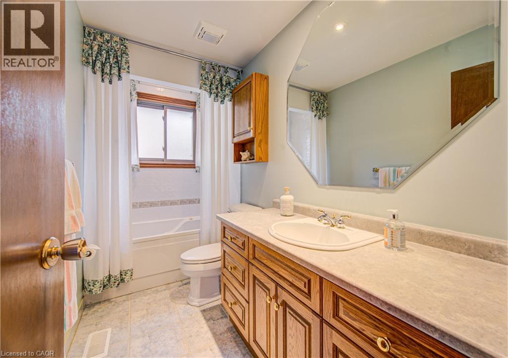 119 Martinglen Crescent, Kitchener, Ontario N2E 2A3 - Photo 17 - 40833095