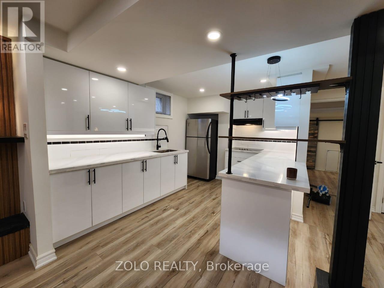 Lower - 3 Cabot Court, Aurora, Ontario  L4G 2Y9 - Photo 2 - N13170248