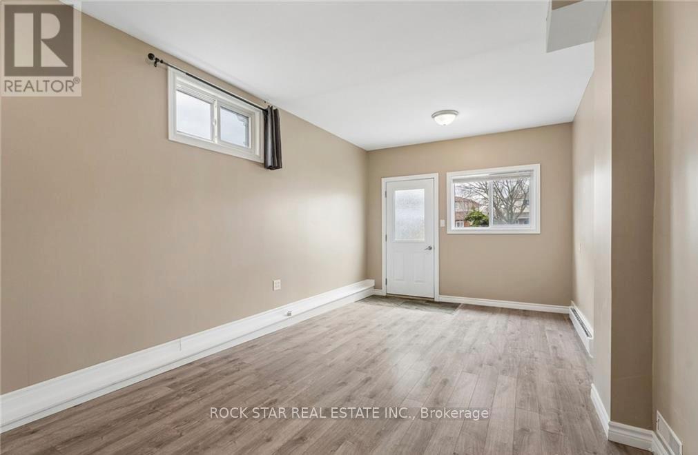 62 Corbett Drive, Barrie, Ontario  L4M 5V2 - Photo 4 - S13170184