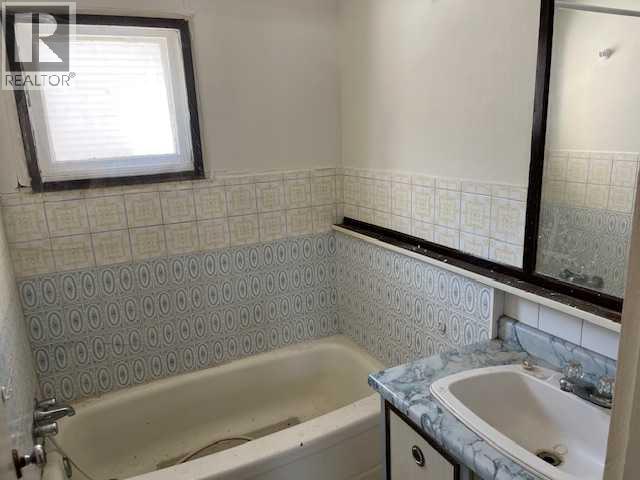 5402 50 Street, Lloydminster, Alberta  T9V 0M9 - Photo 4 - A2271032