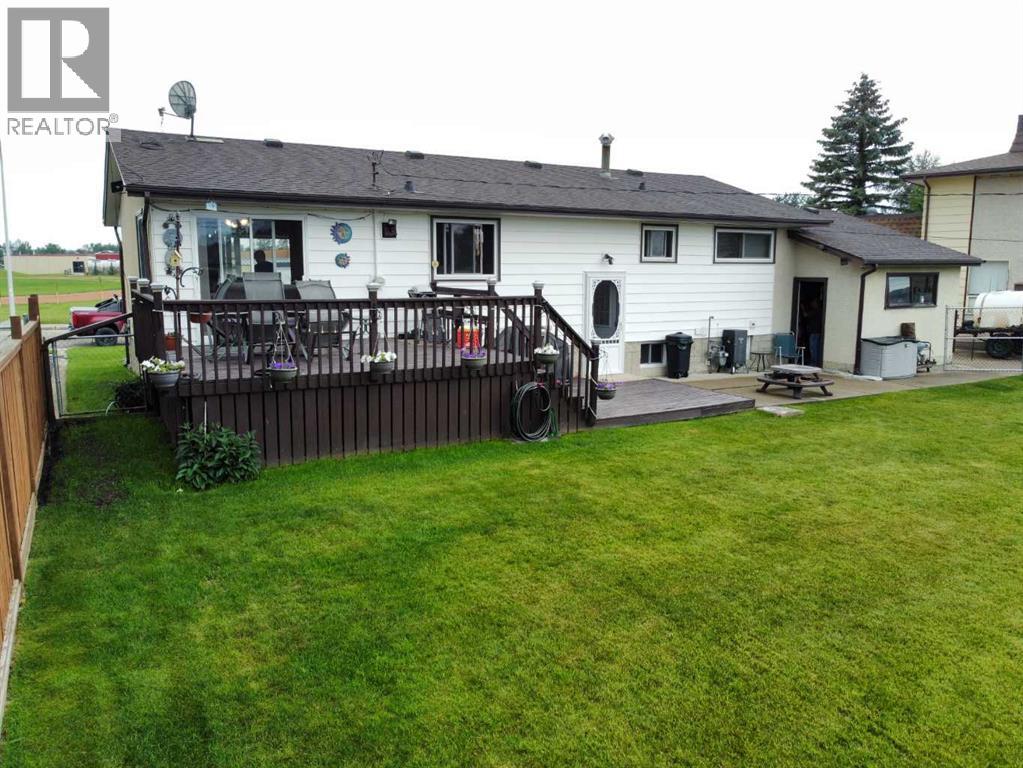 716 6 Avenue, Fox Creek, Alberta  T0H 1P0 - Photo 12 - A2314470