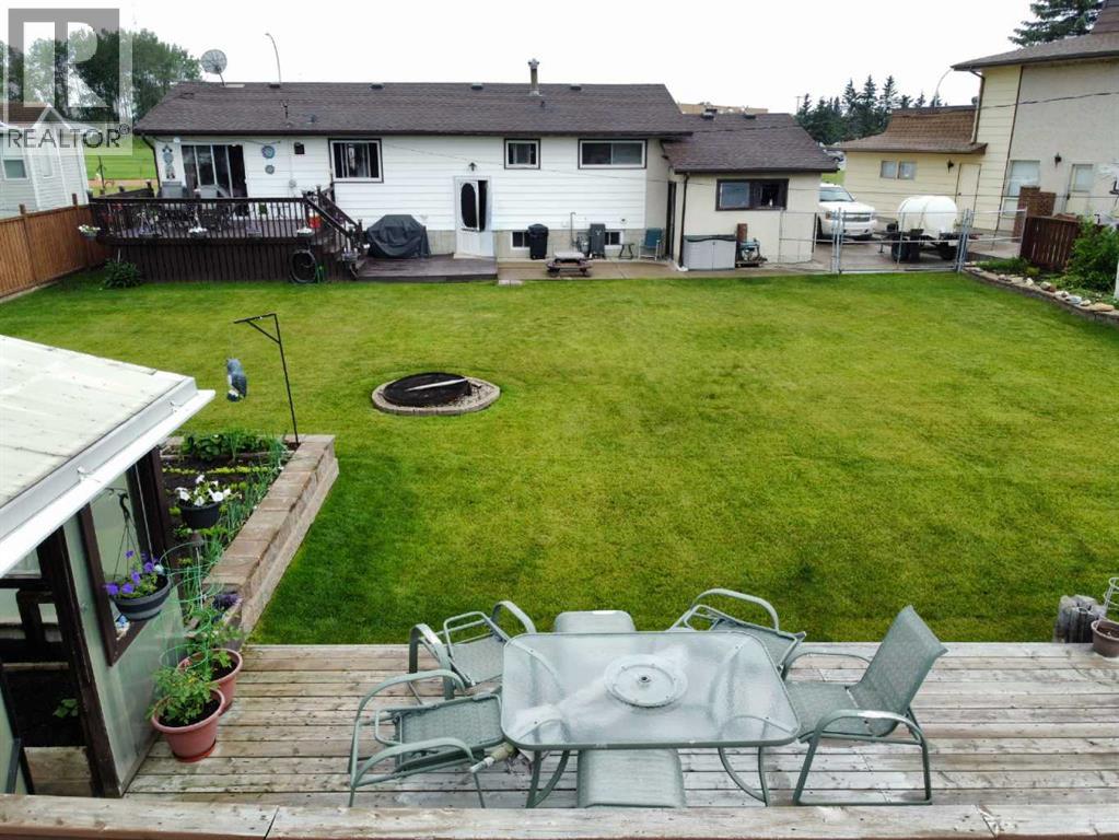 716 6 Avenue, Fox Creek, Alberta  T0H 1P0 - Photo 13 - A2314470