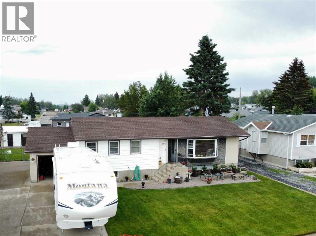 716 6 Avenue, Fox Creek, Alberta  T0H 1P0 - Photo 2 - A2314470