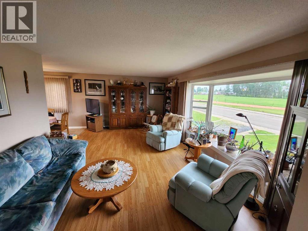 716 6 Avenue, Fox Creek, Alberta  T0H 1P0 - Photo 21 - A2314470