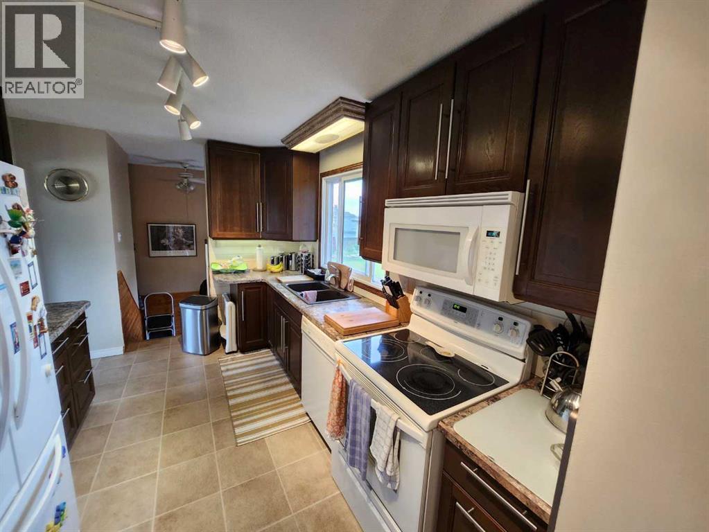 716 6 Avenue, Fox Creek, Alberta  T0H 1P0 - Photo 25 - A2314470
