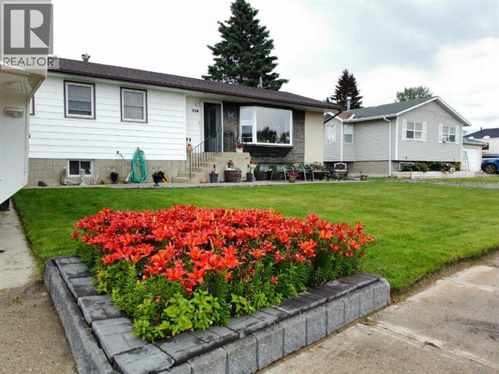 716 6 Avenue, Fox Creek, Alberta  T0H 1P0 - Photo 4 - A2314470