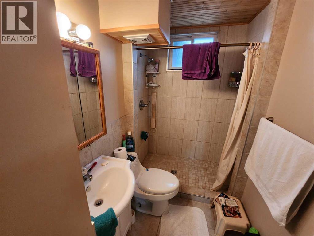 716 6 Avenue, Fox Creek, Alberta  T0H 1P0 - Photo 42 - A2314470