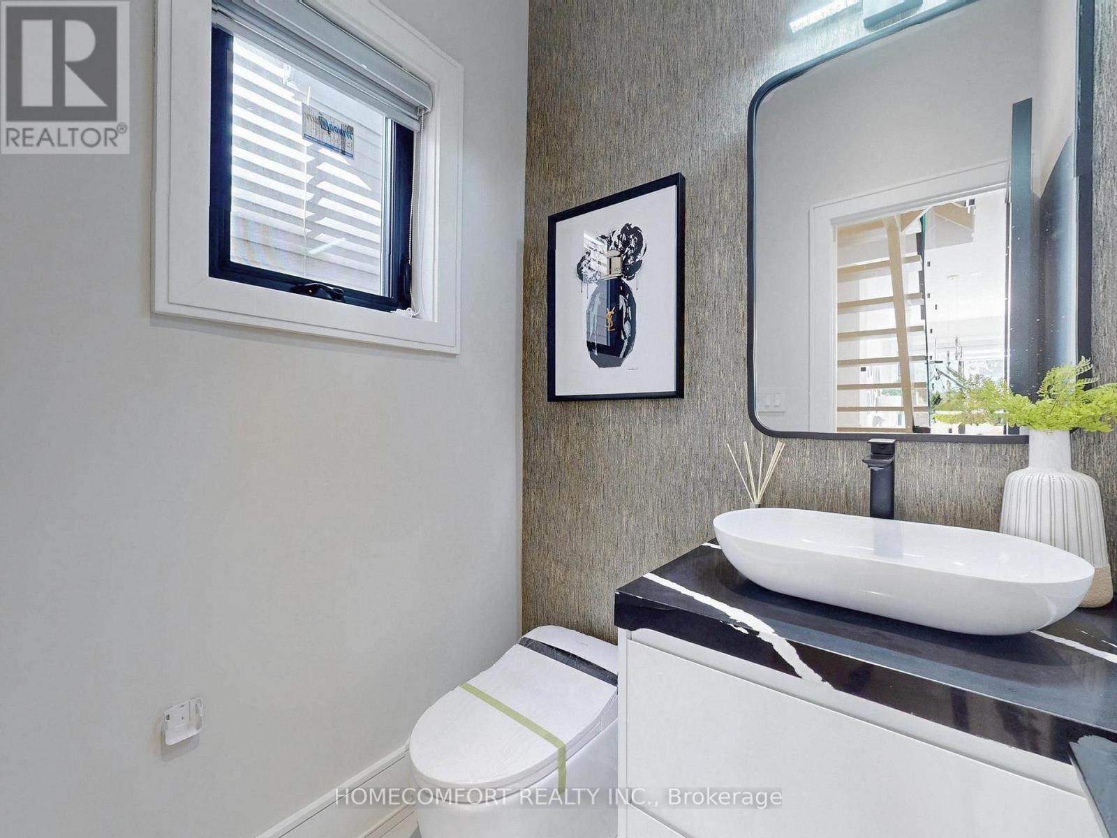 70 Bellefair Avenue, Toronto, Ontario  M4L 3T8 - Photo 14 - E12974578