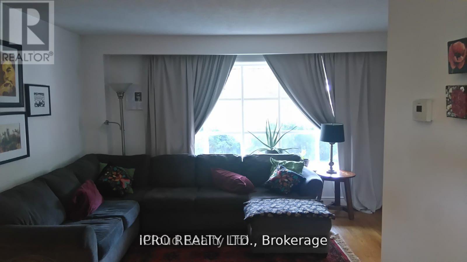 62 Ambleside Drive, Brampton, Ontario  L6Y 1B9 - Photo 3 - W13170086