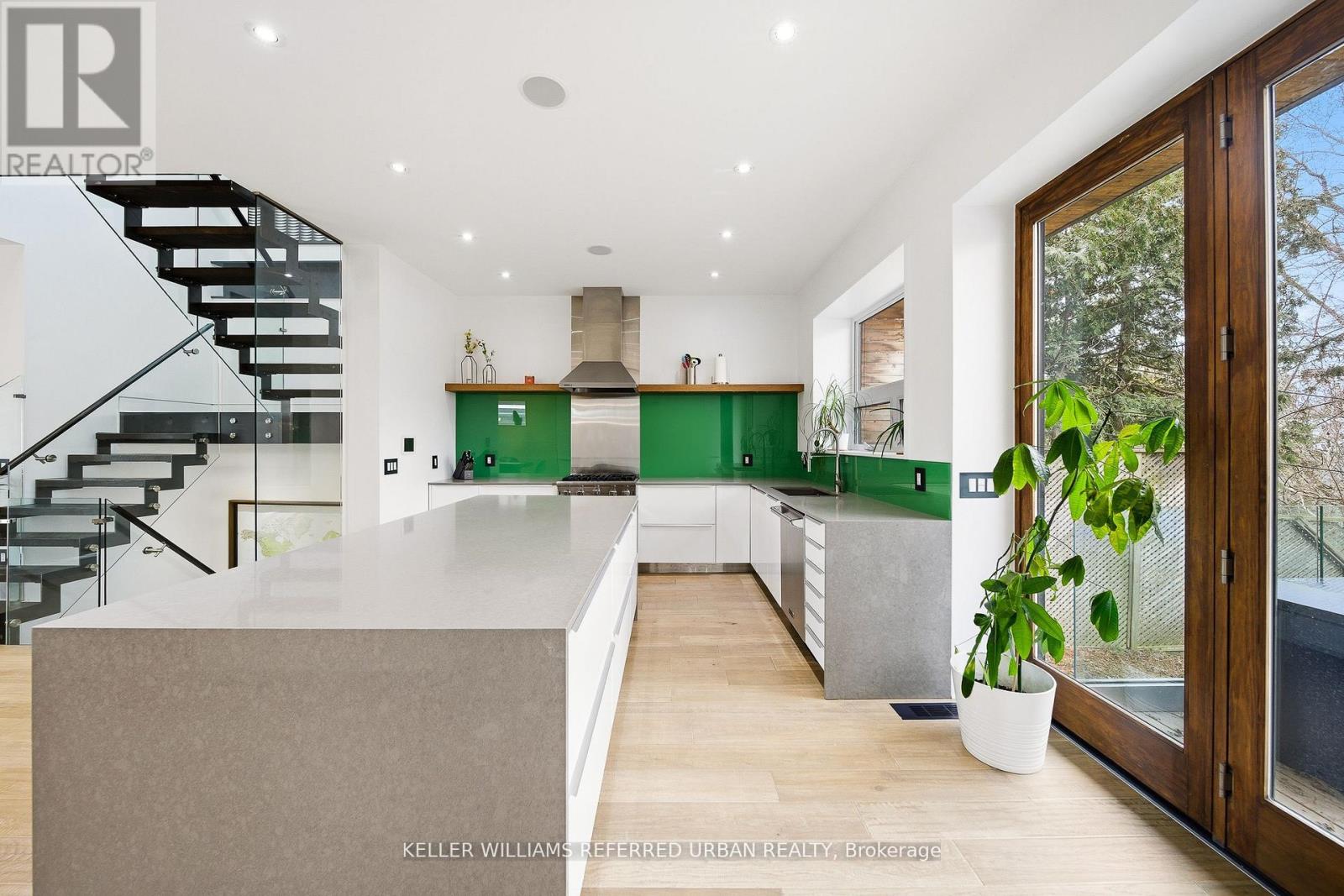 22 Daniels Street, Toronto, Ontario  M8Y 1L8 - Photo 11 - W13170108