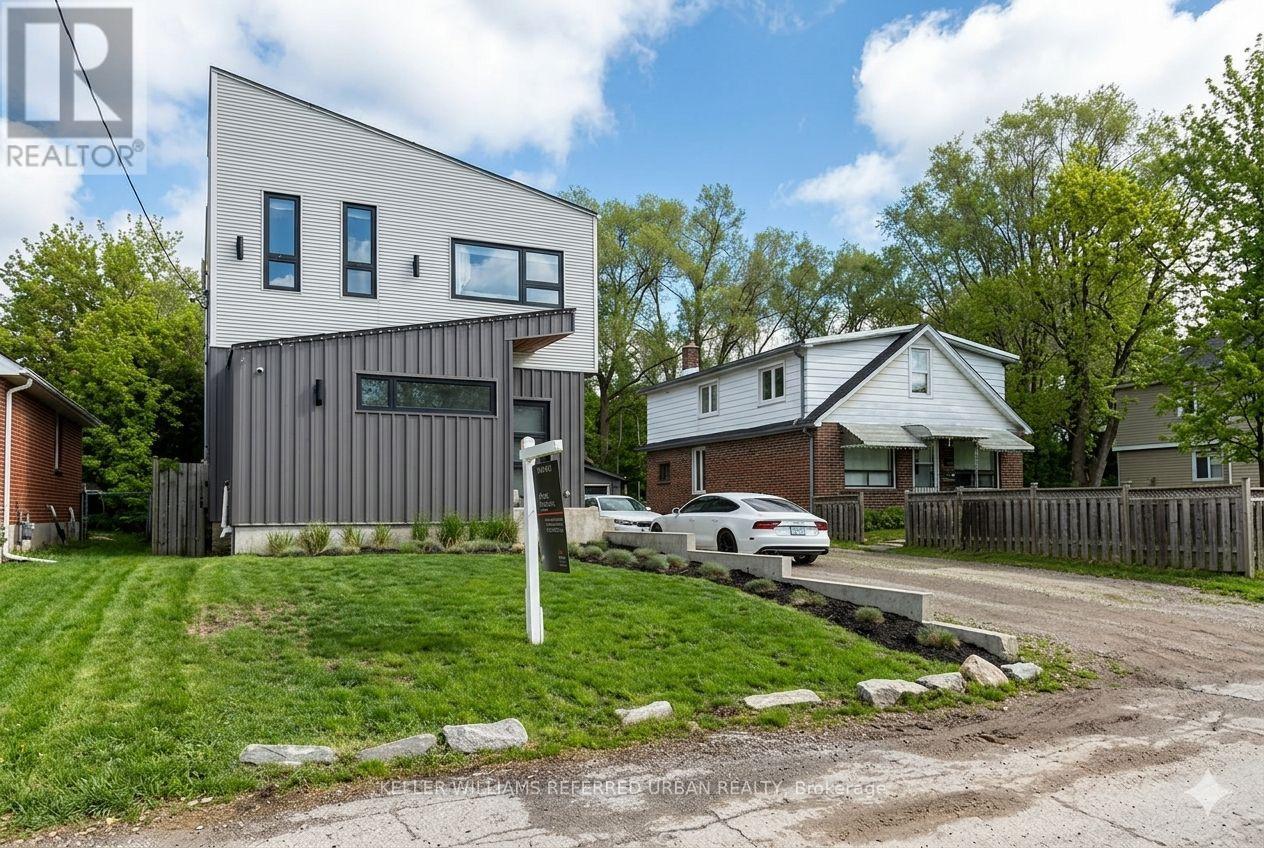22 Daniels Street, Toronto, Ontario  M8Y 1L8 - Photo 3 - W13170108