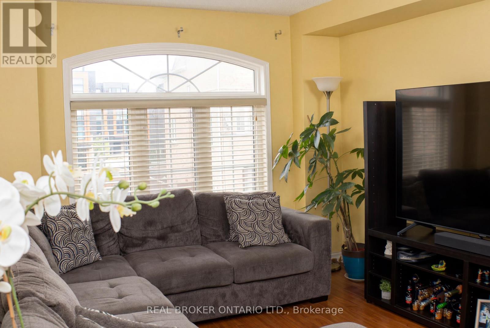 34 Axelrod Avenue, Brampton, Ontario  L6Y 5S9 - Photo 2 - W13170118