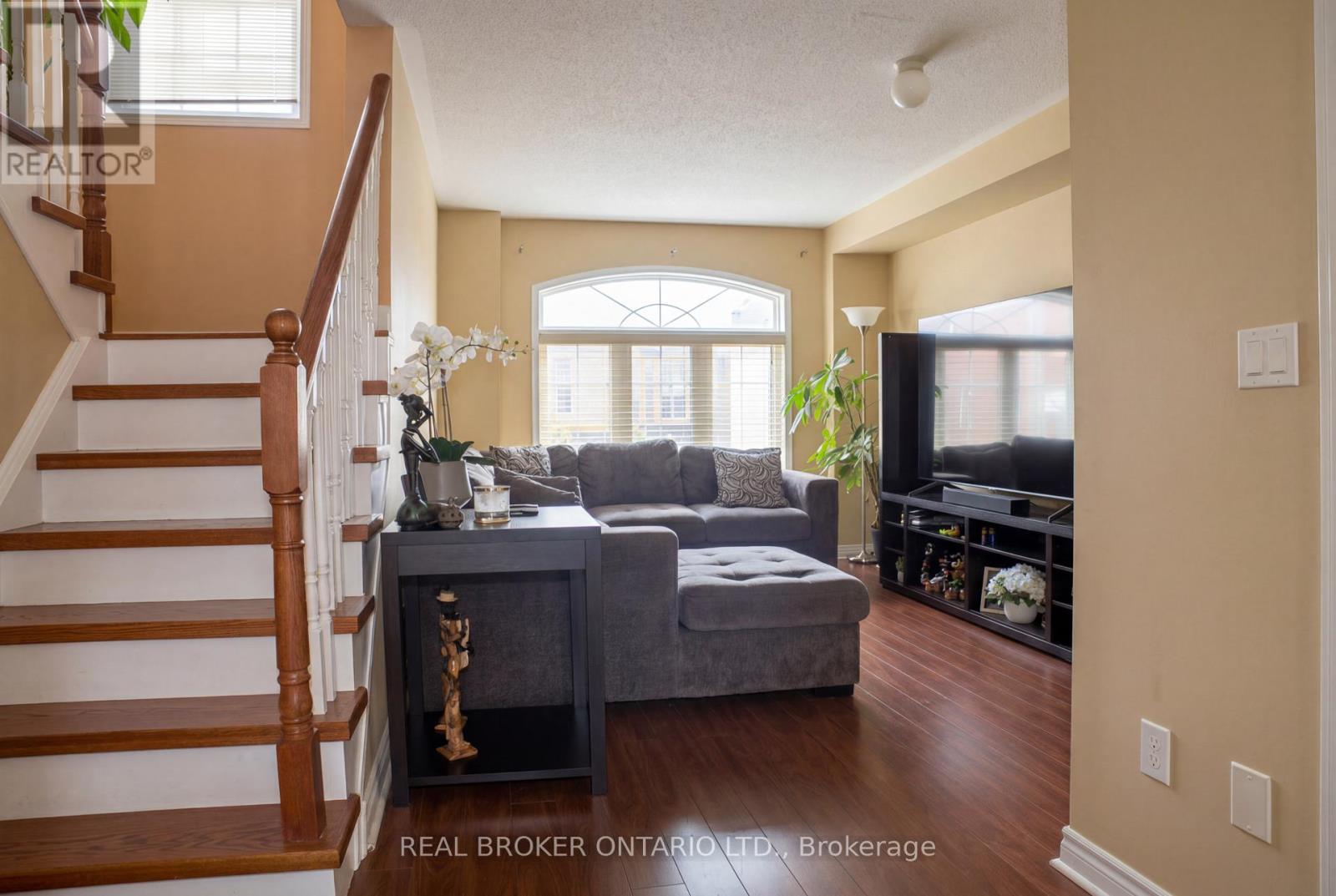 34 Axelrod Avenue, Brampton, Ontario  L6Y 5S9 - Photo 3 - W13170118