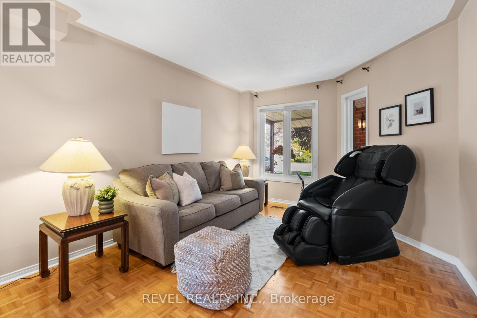 1263 Bantham Street, Mississauga, Ontario  L5V 1Y8 - Photo 3 - W13170168