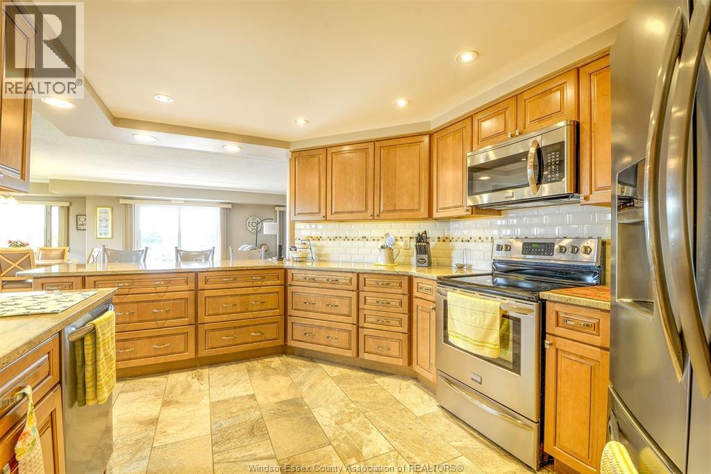 320 Village Grove Drive Unit# A401, Tecumseh, Ontario  N8N 4X7 - Photo 17 - 26012013