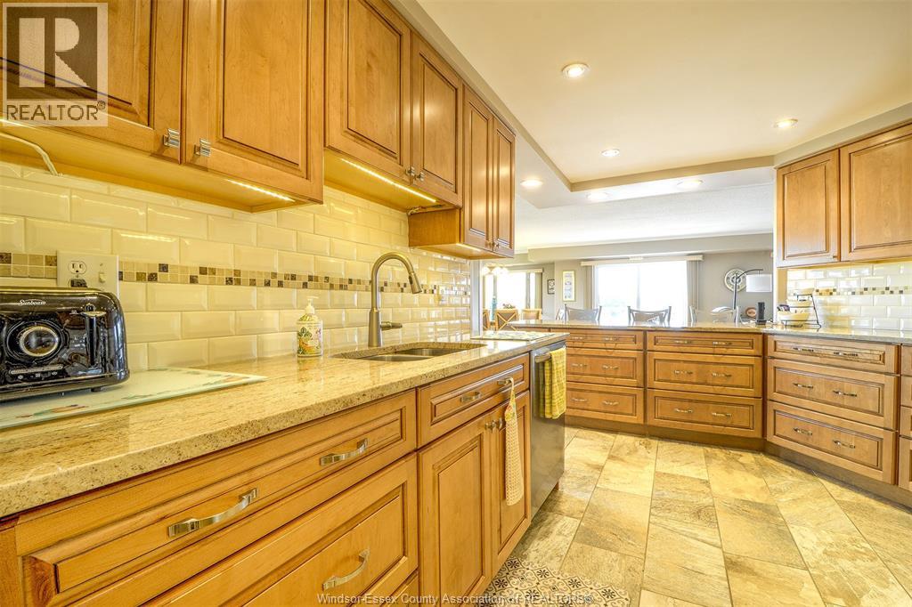 320 Village Grove Drive Unit# A401, Tecumseh, Ontario  N8N 4X7 - Photo 18 - 26012013