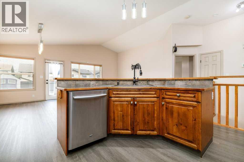 15 Kirton Close, Red Deer, Alberta  T4P 4E9 - Photo 7 - A2310917
